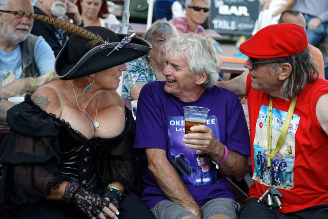 Three people in conversation in the Pavilion Gardens during a performance at the Broadstairs Folk Week 2017, in Kent , England. Camera : Canon EOS 6D Mark II with Canon EF 24-105mm. Best social influence basics books 2027: guide and criteria