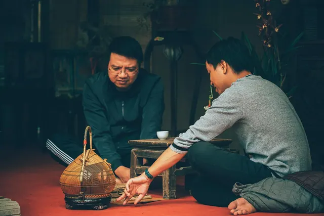 men, leisure, vietnamese, talking, conversation, communication, people, chill, lifestyle. Informational influence mistakes explained with examples
