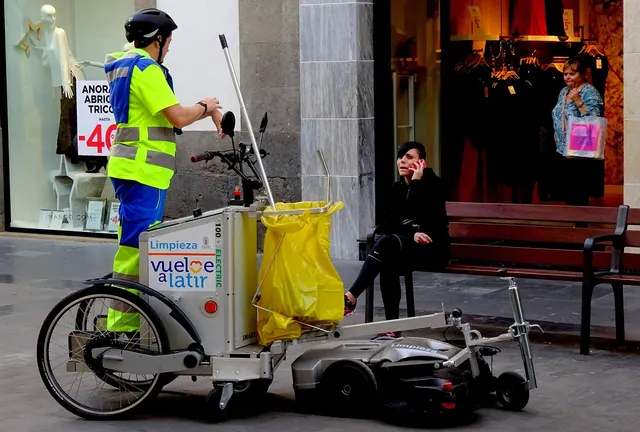 people, conversation, work, garbage collection, time, information, discussion, exchange, communicate, connection, smartphone, purchasing, people, garbage collection, garbage collec. Informational influence signs that are easy to recognize