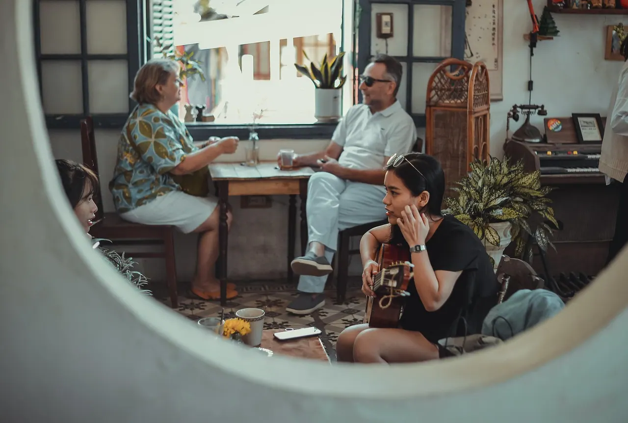 cafe, girl, guitar, customers, people, leisure, coffee break, conversation, coffee shop, conversation, conversation, conversation, conversation, conversation. Nudge Theory vs Persuasion: When a Choice Architect Should Step Back