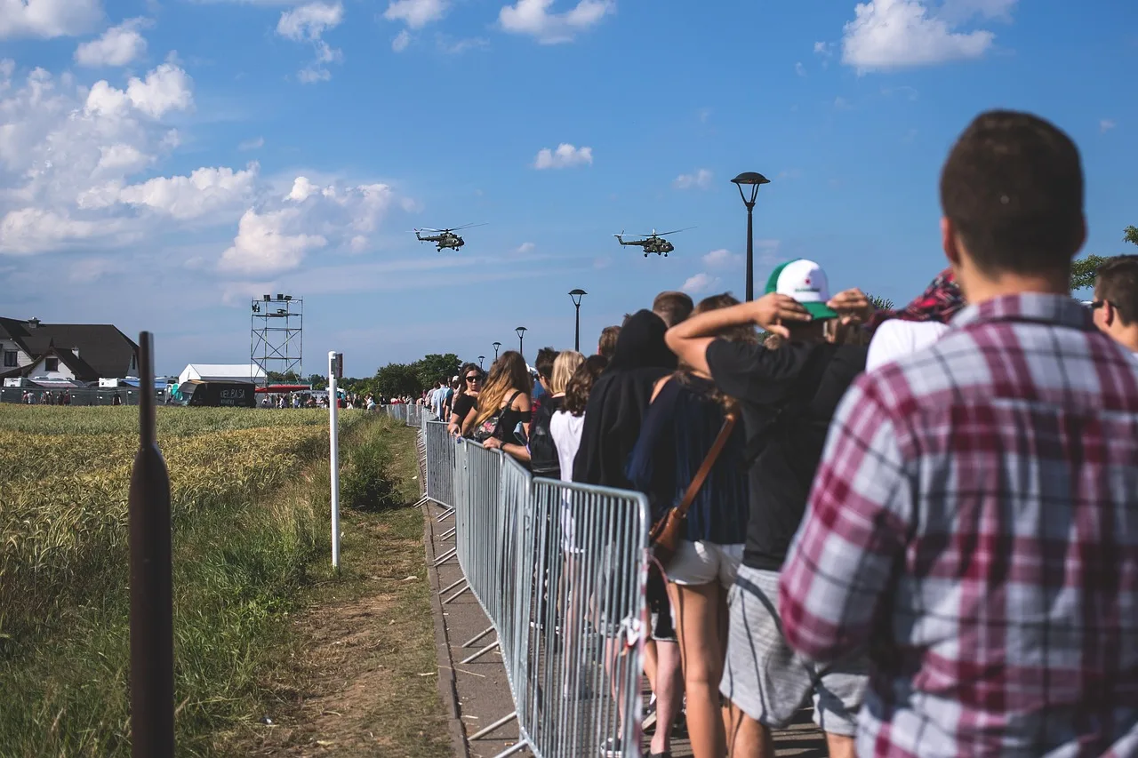people, control, crowd, fence, festival, field, fly, flying, helicopter, helicopters, line, queue, nature, sky, summer, wait, waiting. Reading social proof honestly: what a crowd number can and cannot tell you