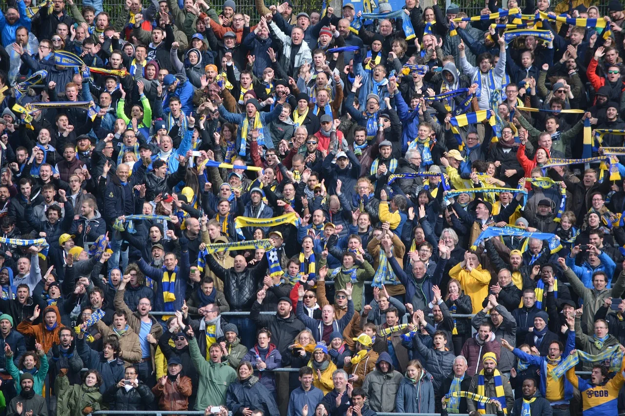 mass, people, supporters, group of people, crowd of people, crowd, union, crowd, crowd, crowd, crowd, crowd. Social proof examples: cheap signals compared with costly ones
